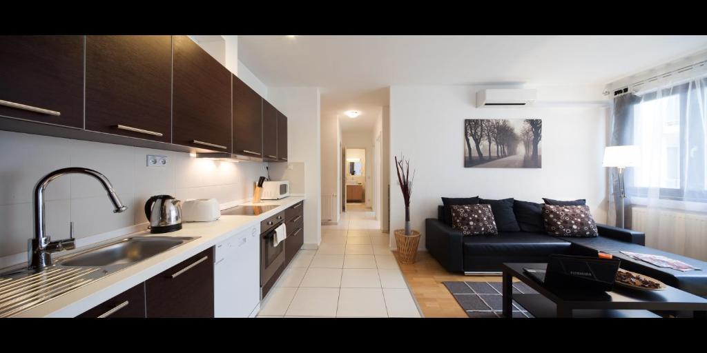 Quality Point Apartments 0-24 Reception Budapest Room photo